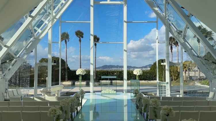 1つめのチャペルの写真。白基調で、日当たりもよく、とても明るかったです。