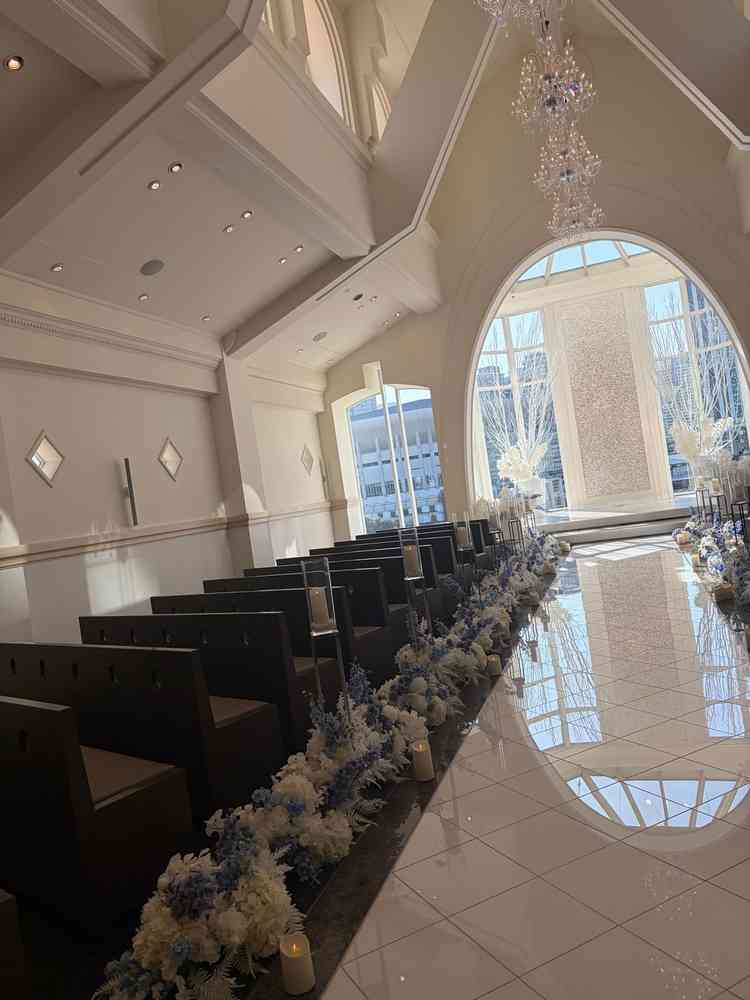 チャペル。大理石のバージンロードとシンプルながらも清廉された雰囲気が良かった。写真映パイ上階にある。