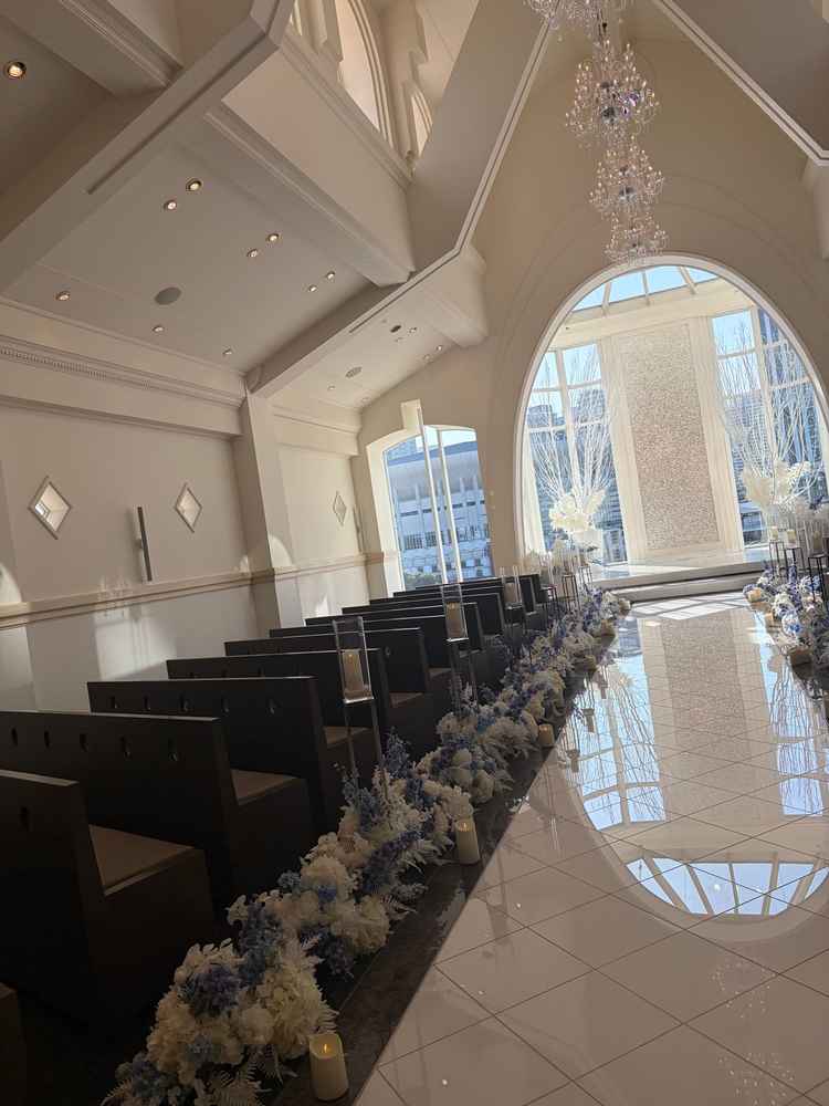 チャペル。大理石のバージンロードとシンプルながらも清廉された雰囲気が良かった。写真映パイ上階にある。