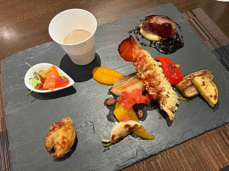 試食でいただいたプレート。フレンチに和風調味料が合わせられていて、万人受けする圧倒的おいしさでした。