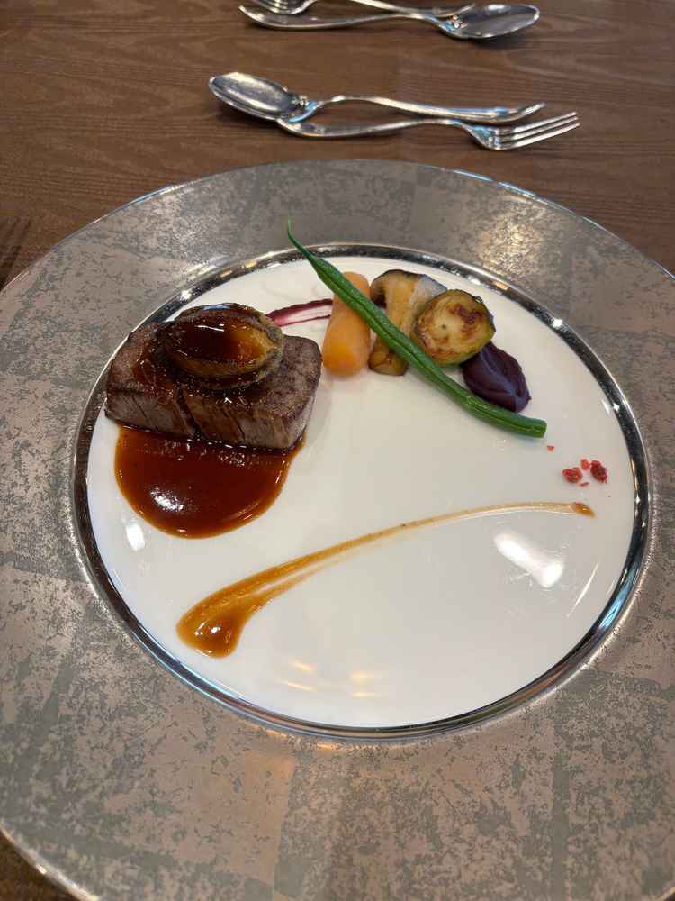 このヒレ肉がとっても柔らかくてビックリしました。価格もお手頃で料理に関しては言うことなしです。