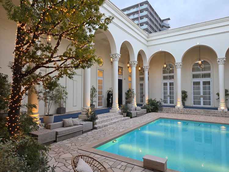 夕方になるとイルミネーションが輝きガーデンウエディングができるそうです