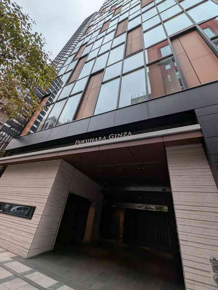 銀座の大通り沿いですが、大通り沿いの入口は資生堂なので、式場の入口は脇道沿いになります。