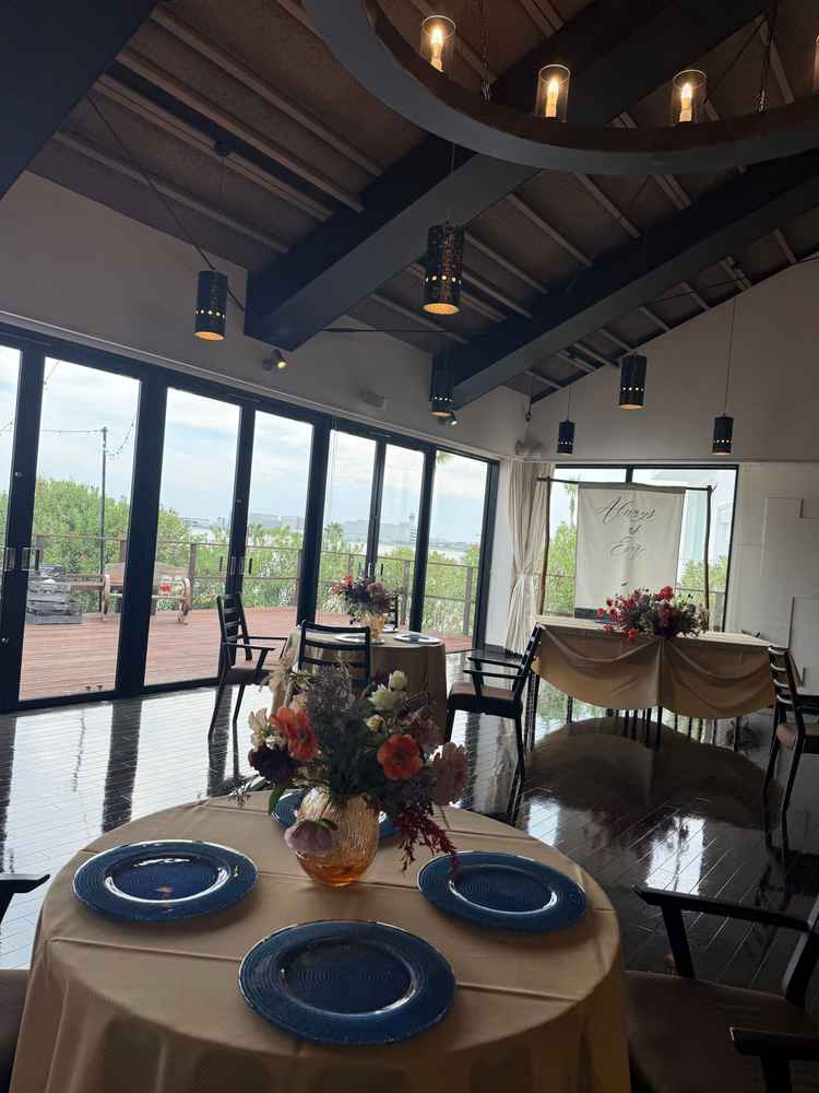 自分の希望でもある少人数向けの素敵な食事会場でした。外のテラスに出られるのもとても魅力的でした。