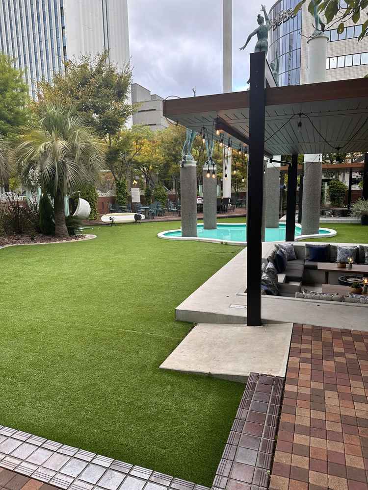 披露宴会場の外のガーデン、挙式も行える。