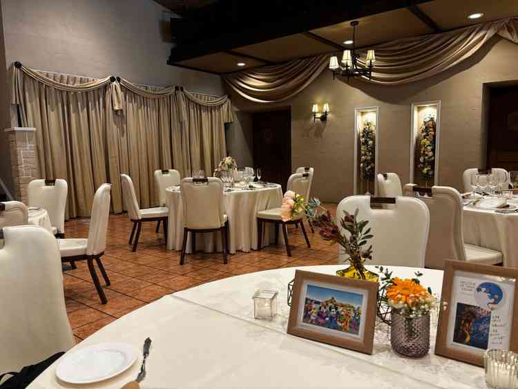 披露宴会場で試食した時のテーブルに用意してくれていた写真たち