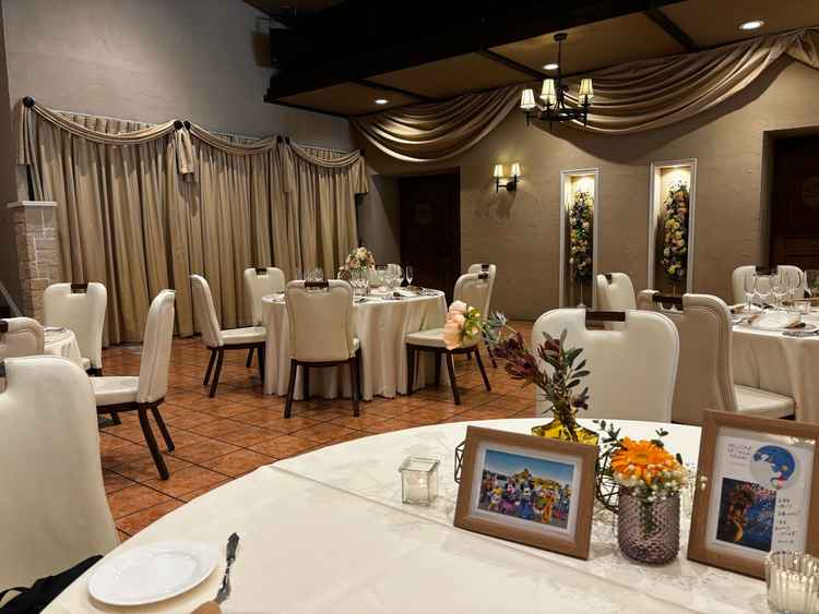 披露宴会場で試食した時のテーブルに用意してくれていた写真たち