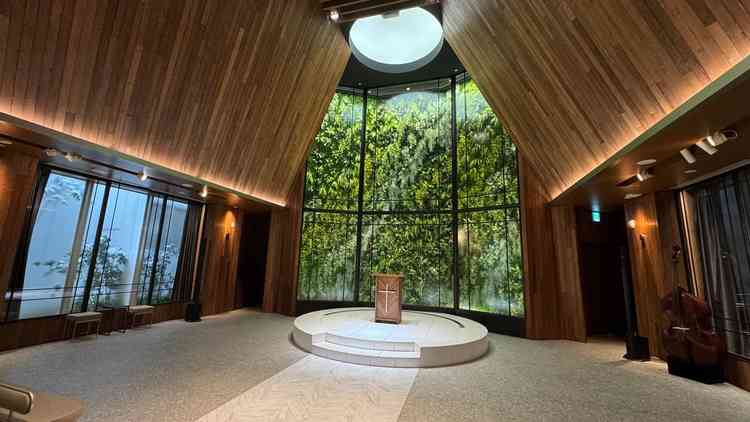 チャペル全体。統一感ある雰囲気でした。