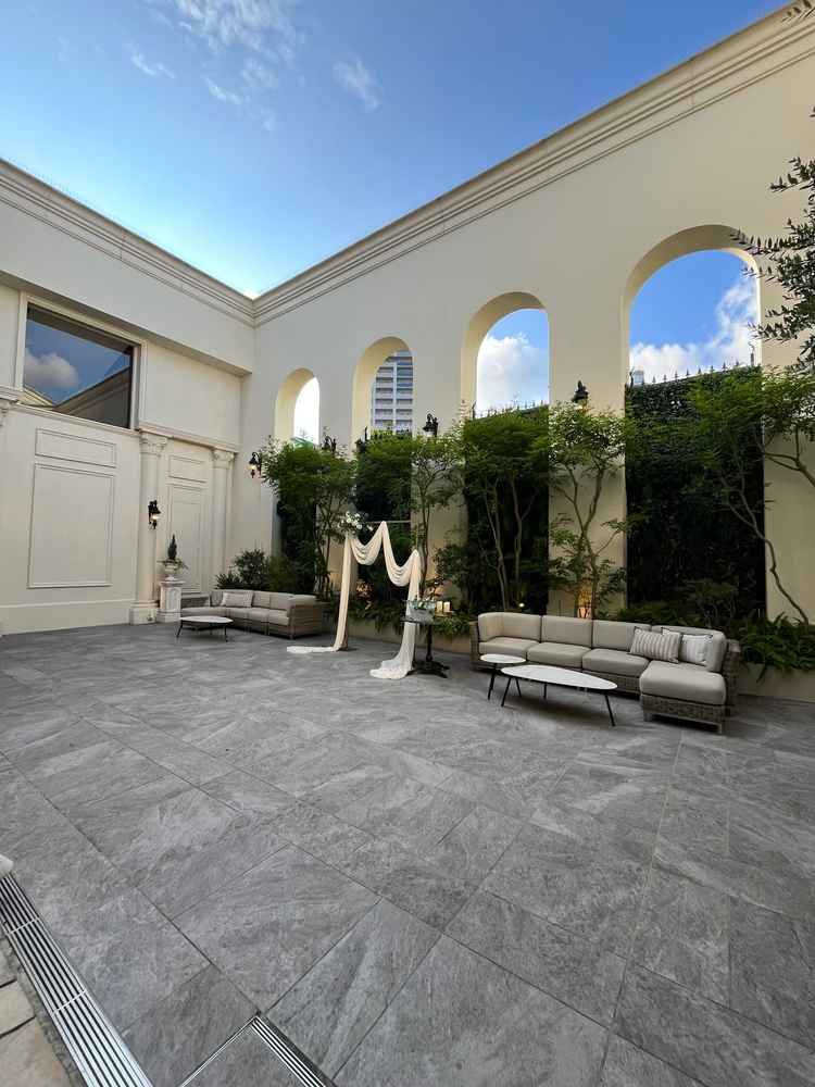 ここでケーキカットができることにびっくり。近い距離でゲストに見てもらえるのがいいなって思った。