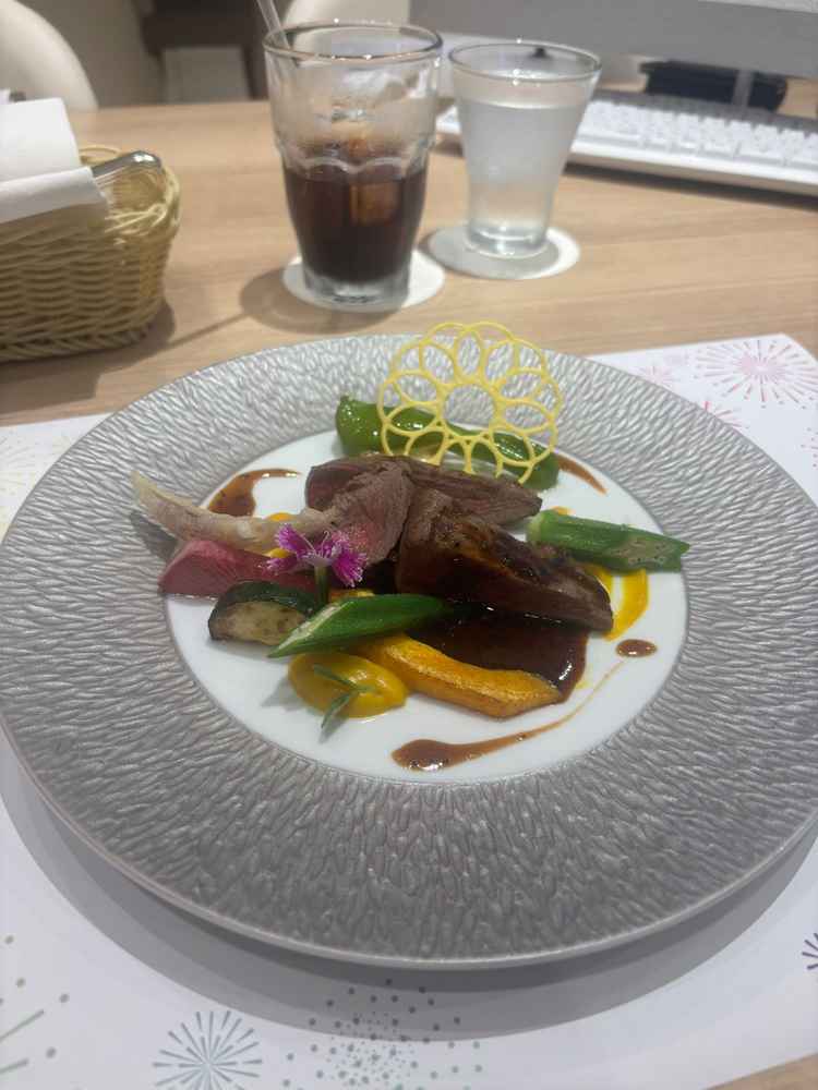 お料理試食させていただきました。お肉がとても柔らかくて、当日用意したい料理とマッチしてました