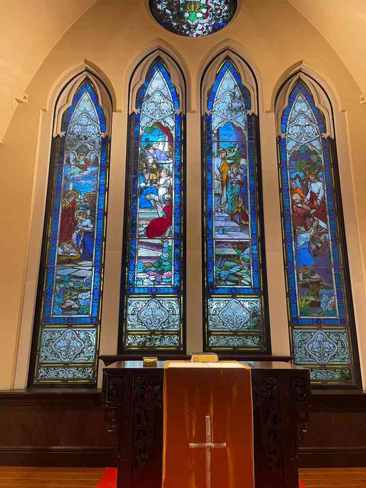 チャペル(教会)の奥にあるステンドグラス。天使が至る所にいてとても素敵でした。