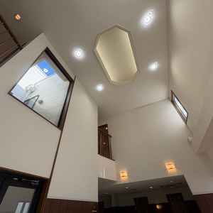 受付から上を写した写真。吹き抜けになっていました。