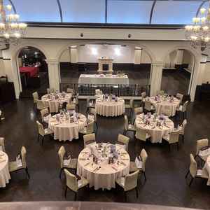 披露宴会場。広く、使い方も色々考えられる。