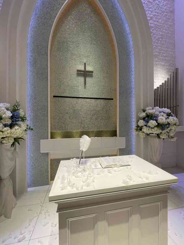 フェザーシャワー後。羽が舞う演出は想像以上に魅力的だった。