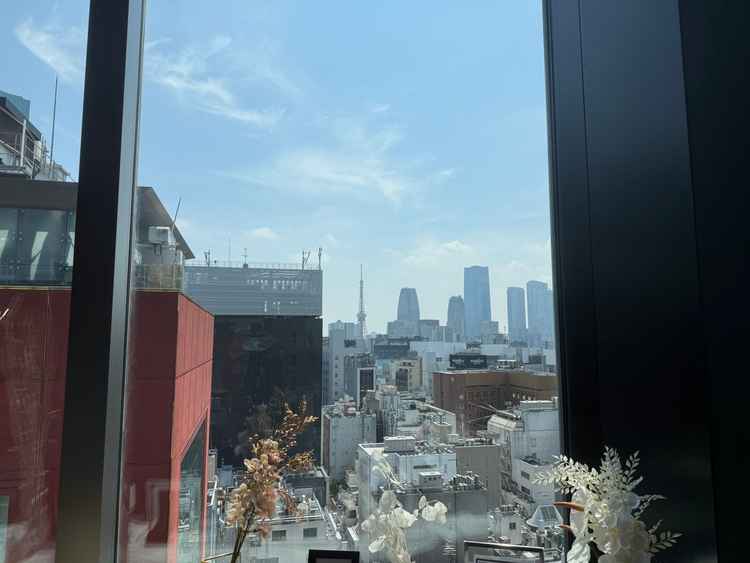 待合の窓からは東京タワーが見えるほどの立地の良さ。