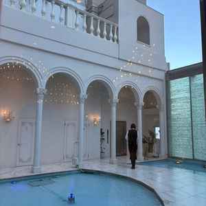 プールのある披露宴会場