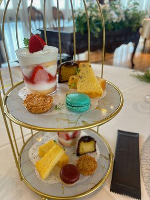 試食会でいただいたアフタヌーンティーです！こんなに可愛いアフタヌーンティーが出てきてびっくりでした！