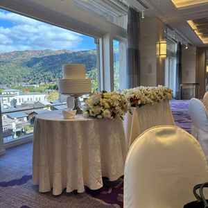 試食会場から、東山の眺め