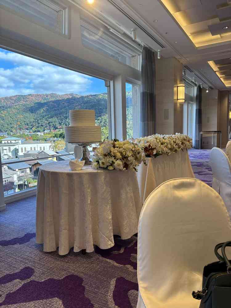 試食会場から、東山の眺め