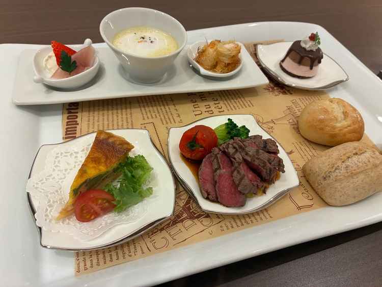 料理が本当においしい！ 見学にいく会場は全て料理の評価が高い所に行きましたが、1番おいしかったです。