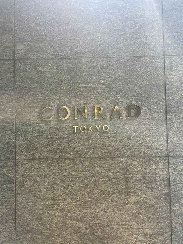 正面入り口のロゴです。