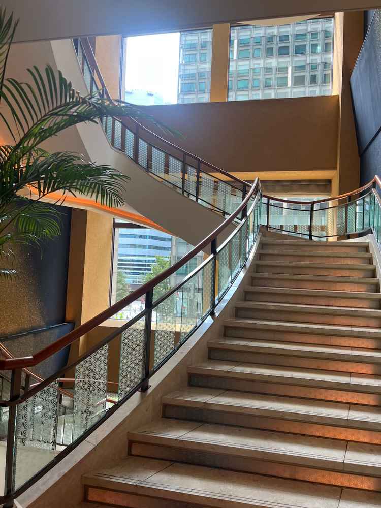 美しい階段や絵画、オブジェなど、たくさんのフォトスポットがありました。