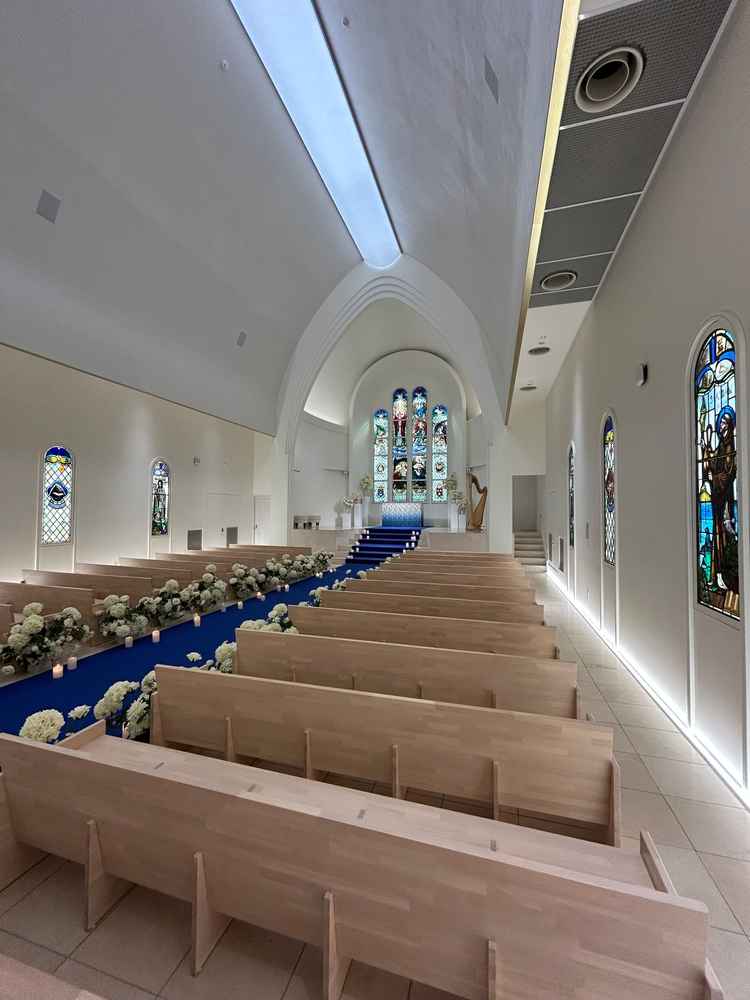 チャペル後列からの見え方。100名くらい。