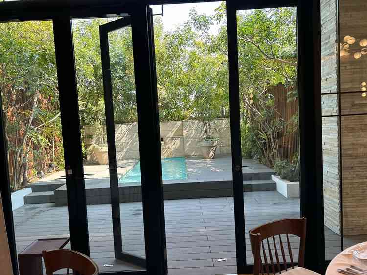 披露宴会場のテラス。お天気がいい日はテラス利用もよさそう。