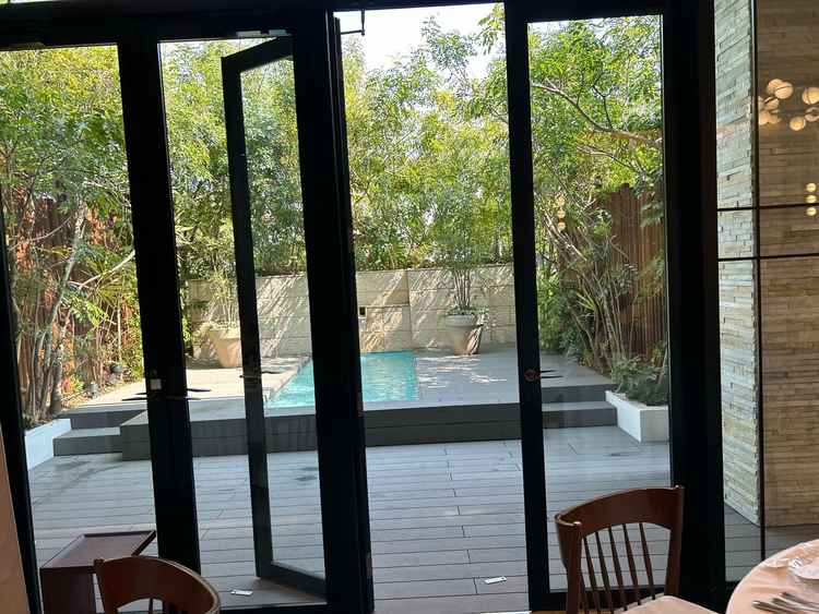 披露宴会場のテラス。お天気がいい日はテラス利用もよさそう。