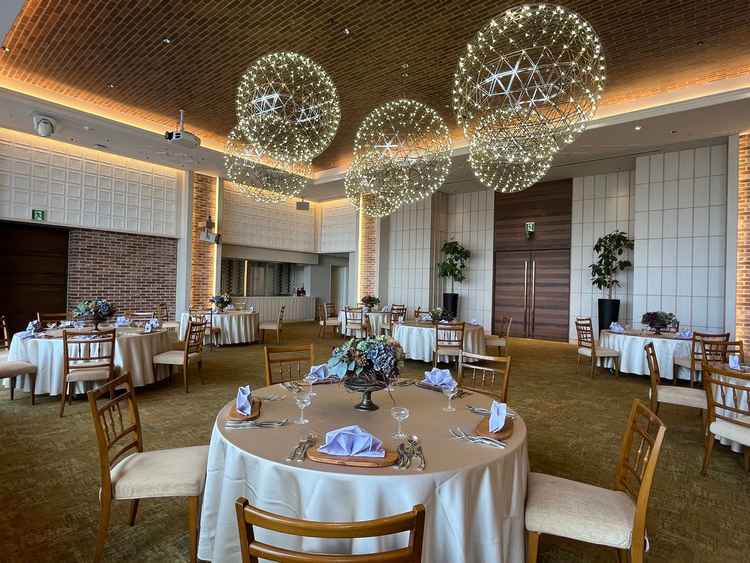 挙式会場にリンクした披露宴会場で、ナチュラルな雰囲気を感じた。