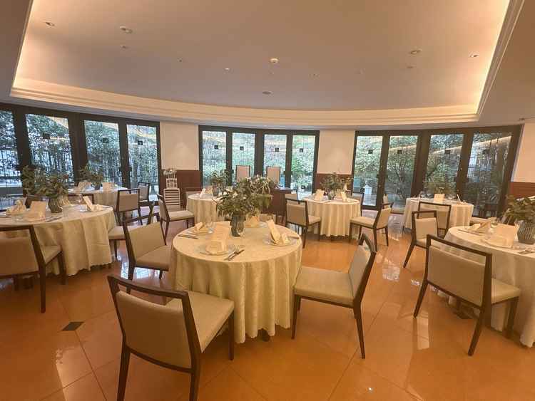 小規模会場。25〜30名でちょうど良さそう。