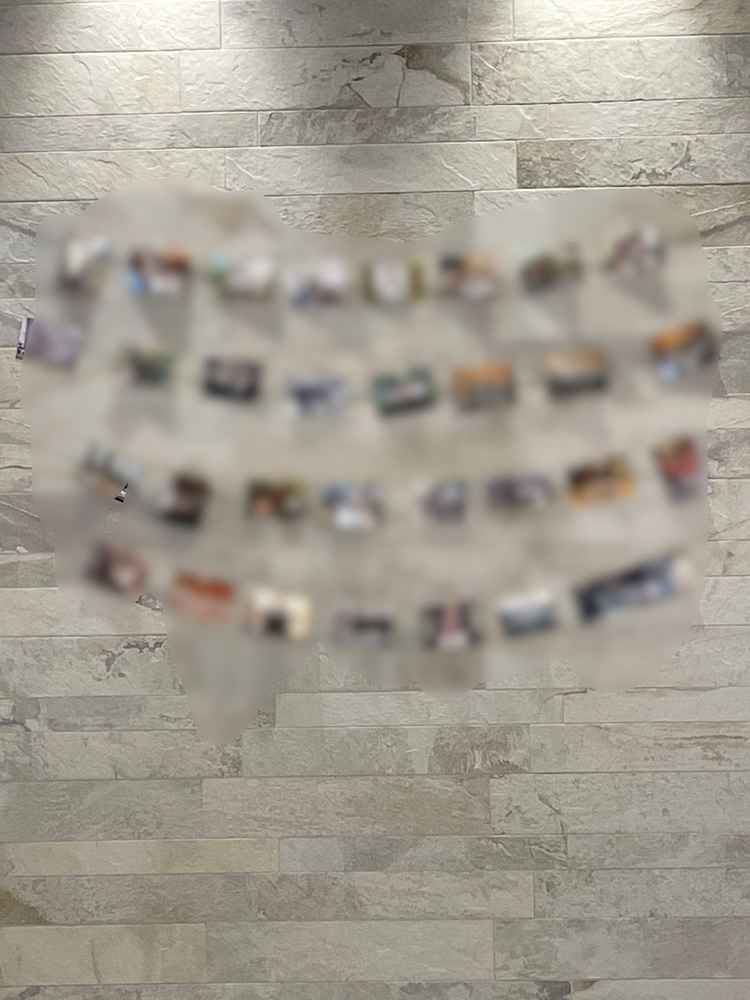 受付の順番待ちのスペースに、新郎新婦の写真を飾れて、退屈しなさそうだなあと思いました。