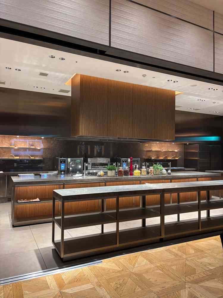 レジデンスバジルの会場です。オープンキッチンでの演出が魅力的でした。