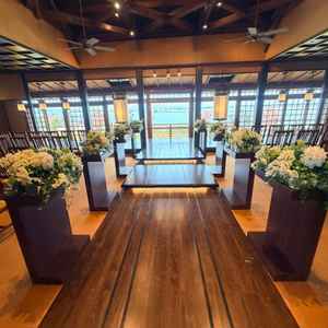 チャペルからも目の前の川を一望でき、ほかの式場にはない絶景を味わえます。