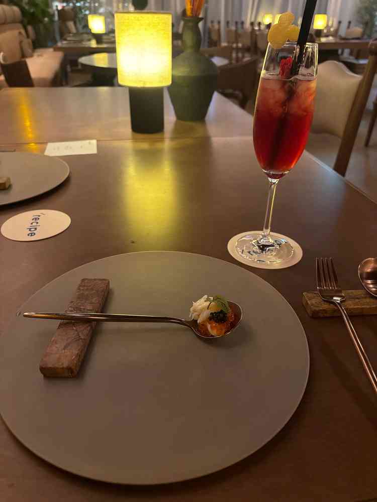 前菜のキャビア。当日は瓶に入って宝石のように出してくれるそうです。