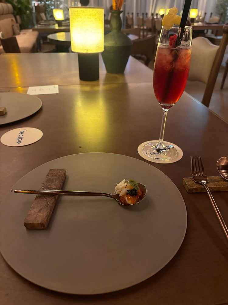 前菜のキャビア。当日は瓶に入って宝石のように出してくれるそうです。