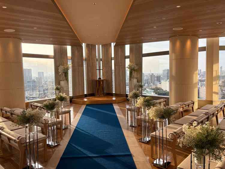 チャペルの写真です。色味も薄くて、４０人規模でちょうど良くて、雰囲気もとても良かったです。