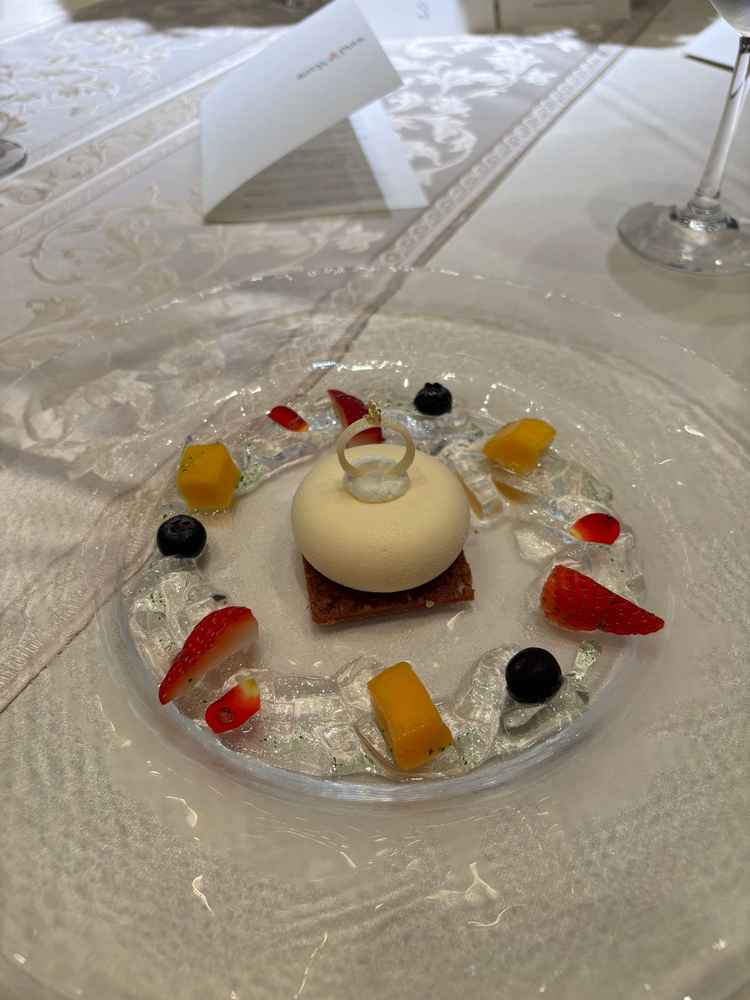 デザートが可愛いです。指輪をモチーフにしていて、ロマンチックでした