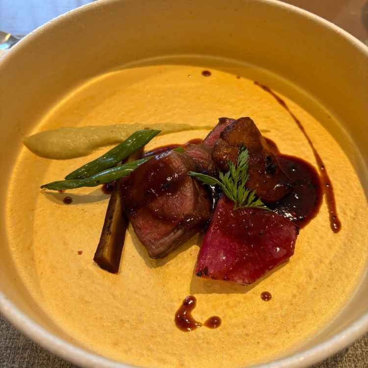 盛り付けが丁寧で全体的に美味しかった。お肉が柔らかく食べやすかった。