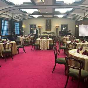 披露宴会場の結の間の入った所です。大正ロマン溢れる雰囲気に感動し、圧倒されました。