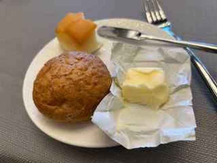 パン(全粒粉入とプレーン)