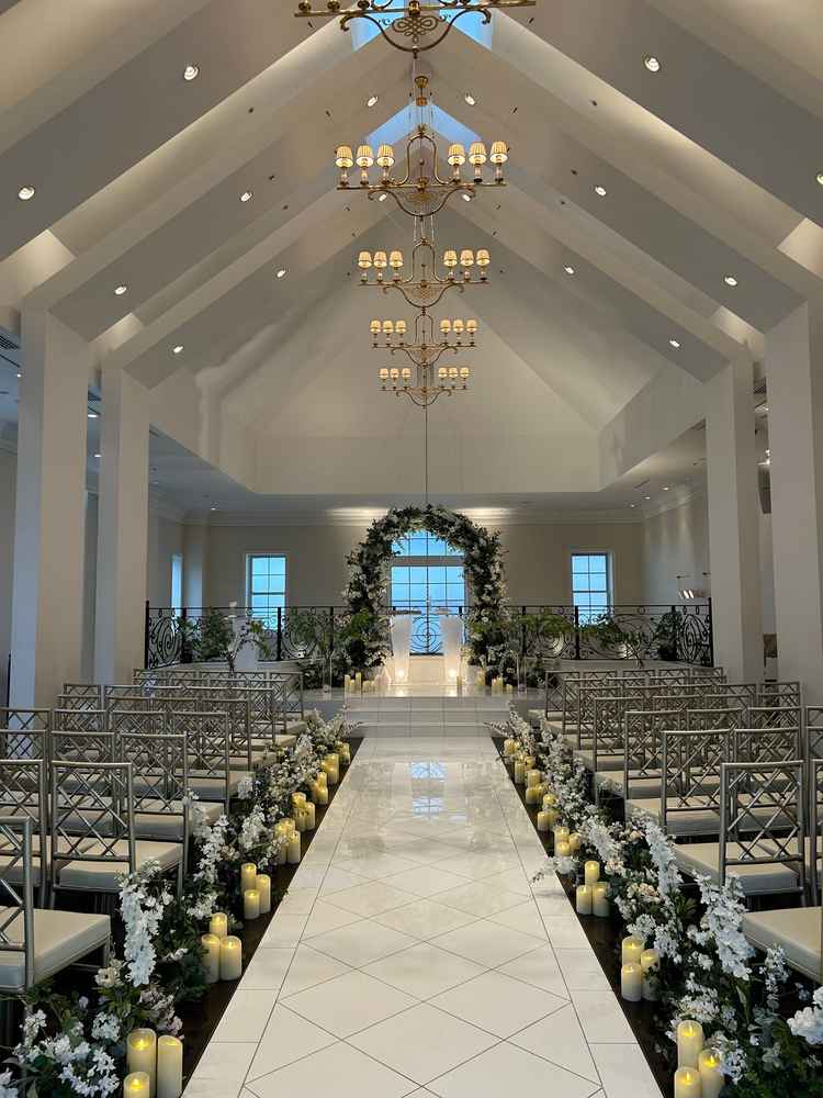 天井が高く、植物の装飾により室内ですがガーデンの要素も含まれていて素敵でした。