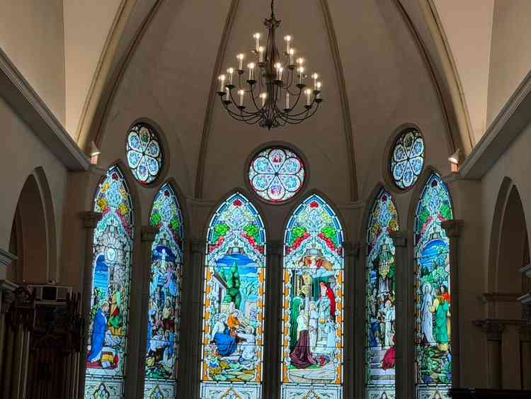 挙式会場。本物のアンティークを使っているらしい。