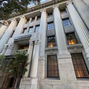 外観。歴史ある建物で貫禄がありました。