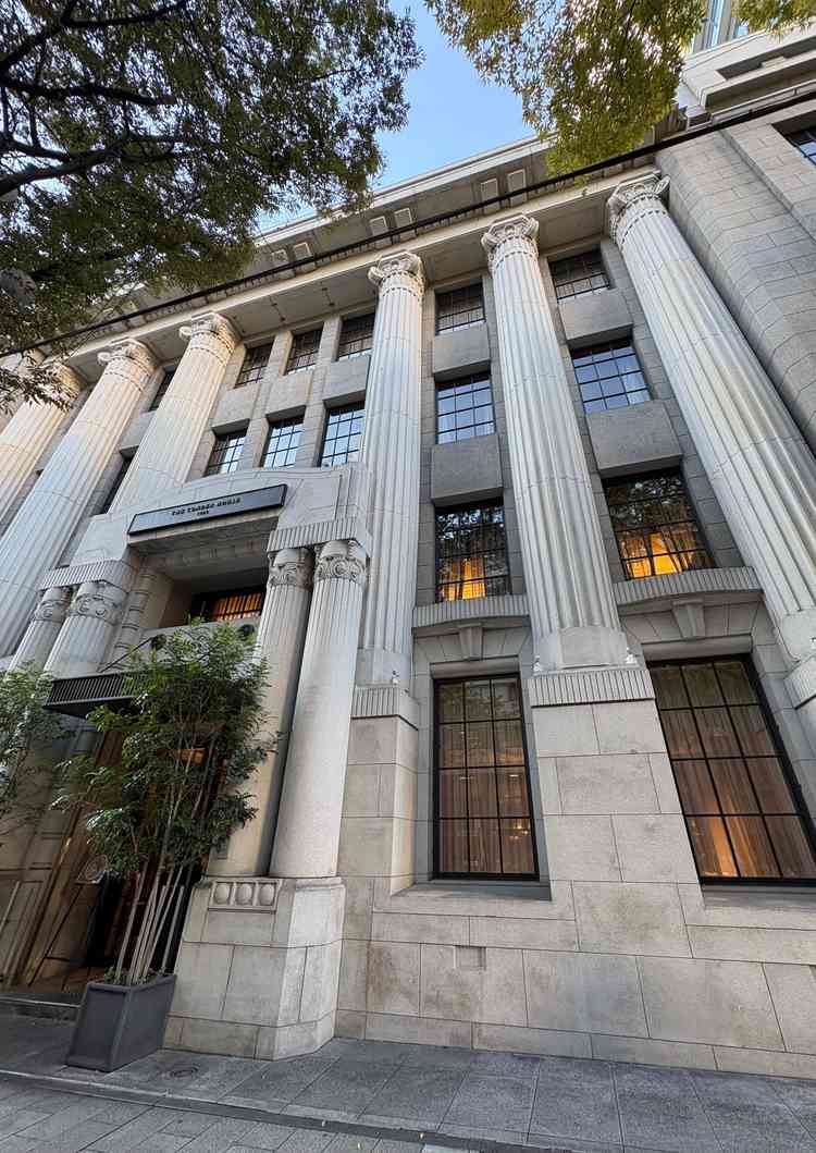 外観。歴史ある建物で貫禄がありました。