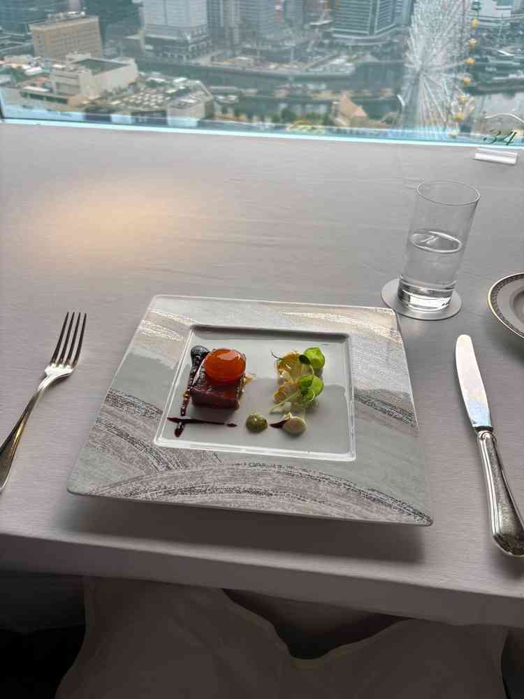 試食のステーキ、肉質が良く、卵黄の醤油漬けと良く合っていた