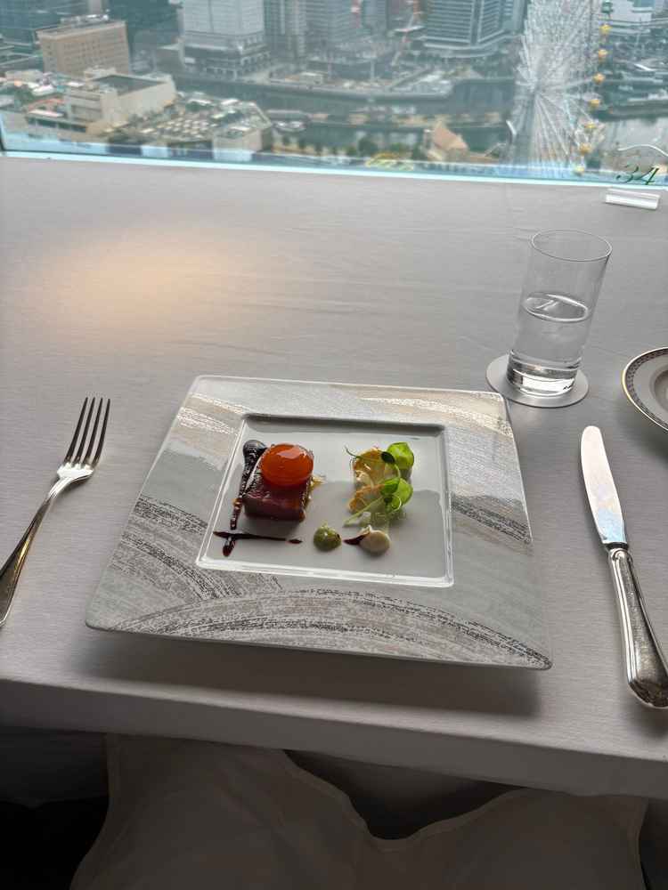 試食のステーキ、肉質が良く、卵黄の醤油漬けと良く合っていた