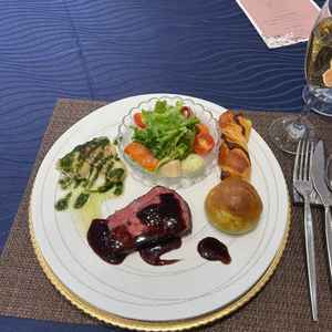 料理は一品一品がパンとマッチする味で、老若男女全員が美味しいと感じる料理でした。