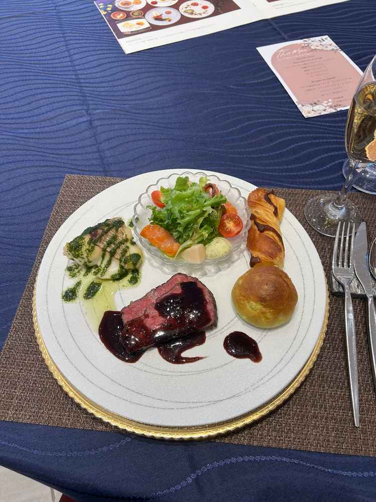 料理は一品一品がパンとマッチする味で、老若男女全員が美味しいと感じる料理でした。