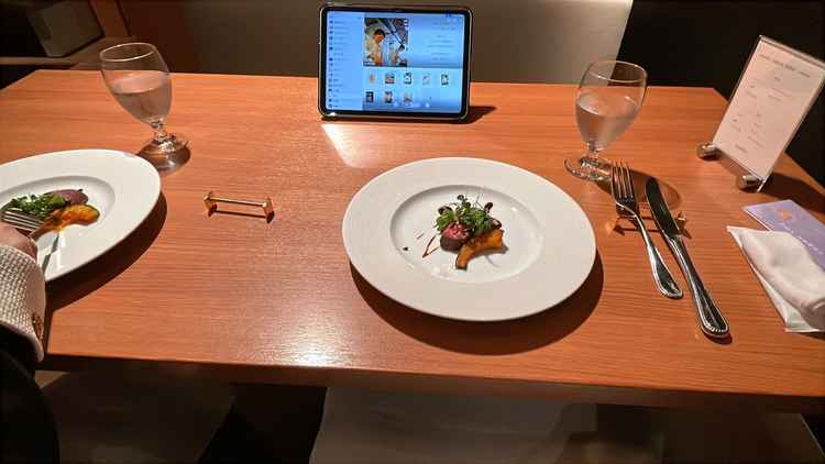 お肉料理の試食。野菜の旨みがありとてもおいしかった。